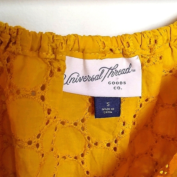 Universal Thread Goldenrod Mustard Yellow Eyelet Lace Short Sleeve Blouse Small - Picture 4 of 8
